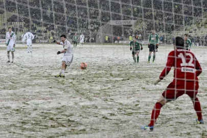Daisuke Matsui strzela gola z karnego