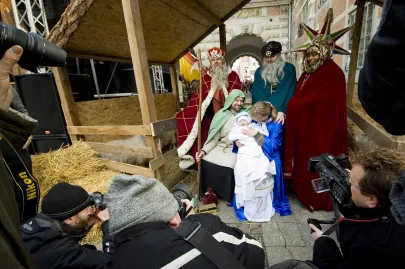 Święta Rodzina pod ostrzałem mediów