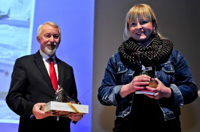 Nagrodę za Filipa Ciszkiewicza, Juniora Roku 2013 odbiera mama