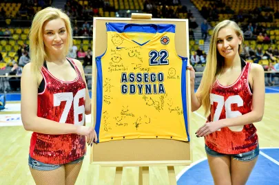Cheerleaders Gdynia z uśmiechami koszykarzy Asseco Gdynia