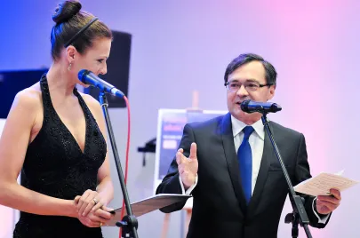 Zabawę poprowadził duet znanych prezenterów: Agata Konarska i Paweł Pochwała