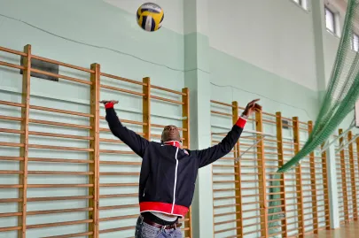 Erik Kynard serwuje