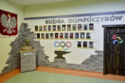 Ściana poświęcona olimpijczykom wywodzącym się z ZSSiO