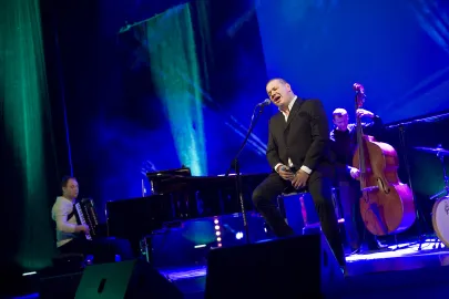 Marek Dyjak z zespołem