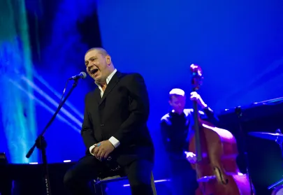Marek Dyjak z zespołem