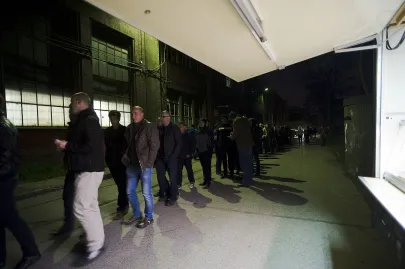 kolajka przed klubem
