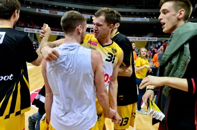 Sarunas Vasiliauskas i Simas Buterlevicius 