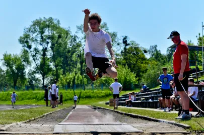 Skok w dal chłopców
