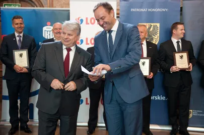 Otwarcie zalakowanych kopert z wynikami