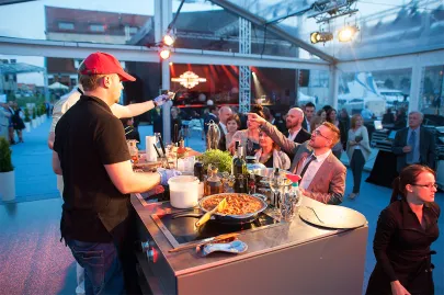 Live cooking