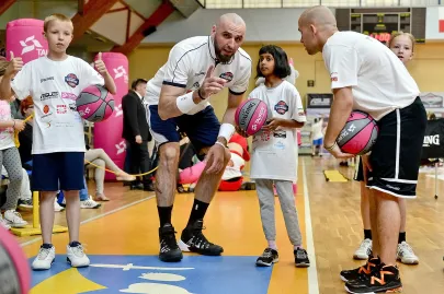 Marcin Gortat udziela rad