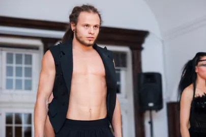 Pokaz taneczny w kreacjach Magdaleny Arłukiewicz