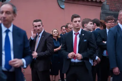 Donald i Małgorzata Tusk w otoczeniu ochrony