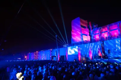 Budynek Teatru wśród iluminacji