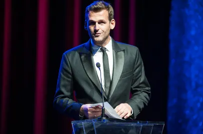 Olimpijczyk, prezez Fundacji Gdańskiej Mateusz Kusznierewicz ogłasza laureata w kategorii Trójmiasto Blisko Morza