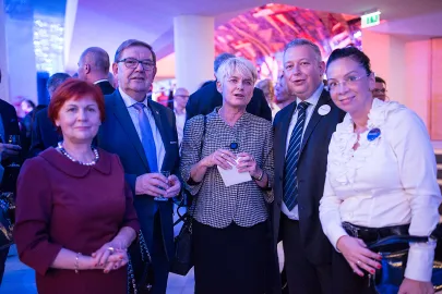 Ryszard Trykosko i Andrzej Bojanowski w towarzystwie pań