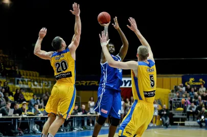 Piotr Szczotka, Ovidijus Galdikas i Craig Williams