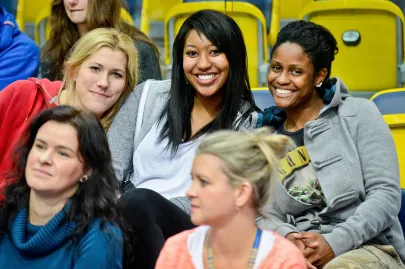 Julia Adamowicz, Kelsey Simon Levingston i Tiffany Brown