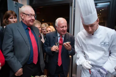 Live cooking - ostrygi z szampanem