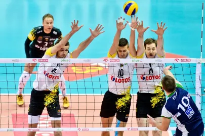 Mateusz Mika, Bartosz Gawryszewski i Murphy Troy 