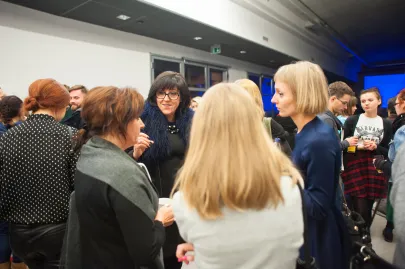Dyskusje w przerwie spotkania