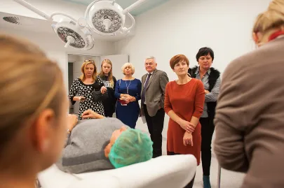 Pokazowy zabieg liftingu okolic oczu