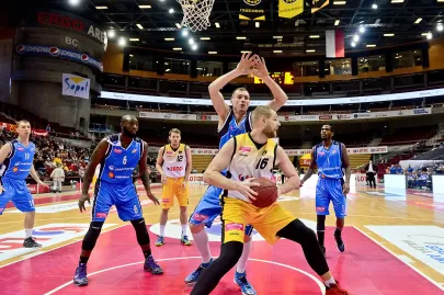 Bartosz Bochno, Jessie Sapp, Sarunas Vasiliauskas Tautvydas Lydeka, Mateusz JArmakowicz i Anthony Miles