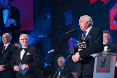 Zbigniew Ciecholewski odbiera Złotego Oxera