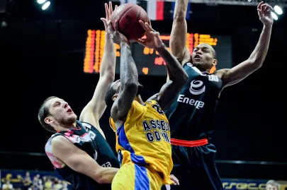Michał Nowakowski, Anthony Walton i Kyle Shiloh