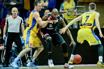 Piotr Szczotka, Callistus Eziukwu