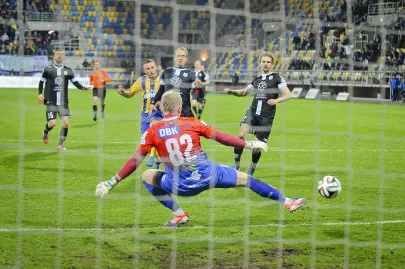 Michał Nalepa strzela gola