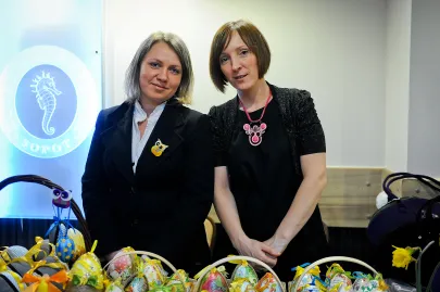 Sabina Nowicka, biżuteria soutache Madame fifi Boutique (z prawej)