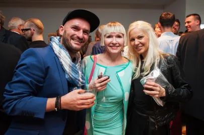 Irina Panicheva ( w środku)