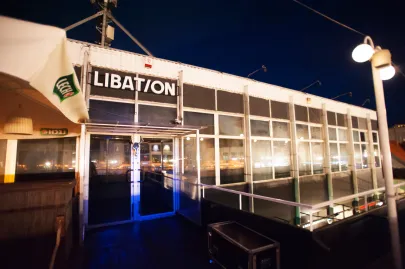Lokal z zewnątrz