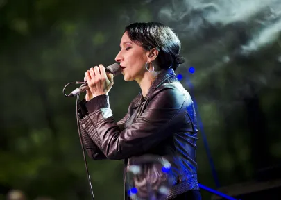 Renata Przemyk z zespołem