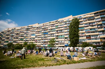 Piknikowa atmosfera między gdańskimi falowcami