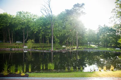 Staw znajdujący się przy hotelu