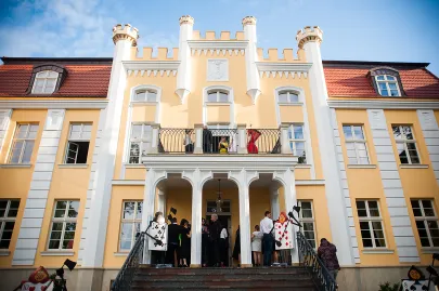 Widok hotelu od strony ogrodu