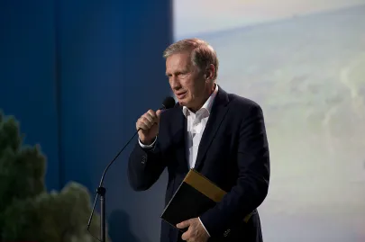 Jan Englert nagrodzony za spektakl "Podróż na księżyc"