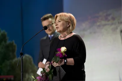 nagroda im. Janusza Hajduna za muzykę oryginalną lub opracowanie muzyczne – Antoni Komasa-Łazarkiewicz za muzykę do spektaklu „Karski” odbiera mama kompozytora, Magdalena Łazarkwiecz