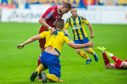 Maciej Wardziński atakowany