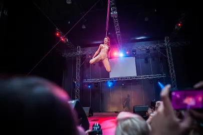 Miss Crash - Rekordzistka świata w suspension