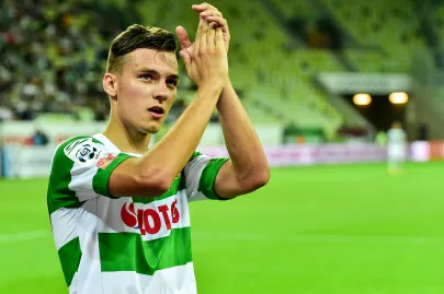 Lukas Haraslin schodzi z boiska