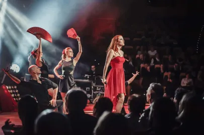 Sanne Mieloo i tancerze Santi Bello, Natalia Kielan, Ewelina Kruk, Patryk Gładyś,