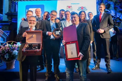 Srebrny Sekstant oraz kpt. Piotr Kuźniar z załogą