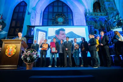 Srebrny Sekstant oraz kpt. Piotr Kuźniar z załogą