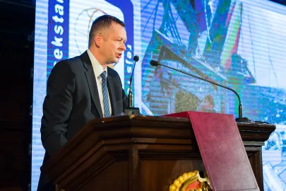 Trzecia Nagroda Honorowa - kpt. Artur Krystosik