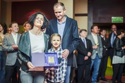Zofia oraz Krzysztof Hurkacz z córką- odbierający nagrodę