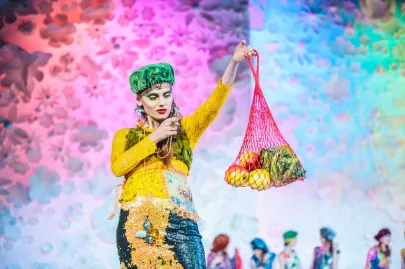 Smaczna (biżuteria: Danka Czapnik, odzież: Atelier Słoma & Trymbulak)