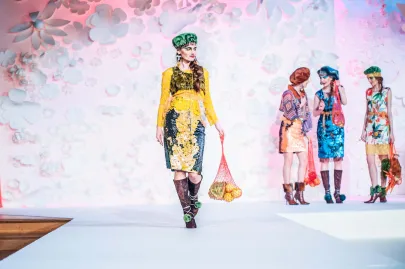 Smaczna (biżuteria: Danka Czapnik, odzież: Atelier Słoma & Trymbulak)